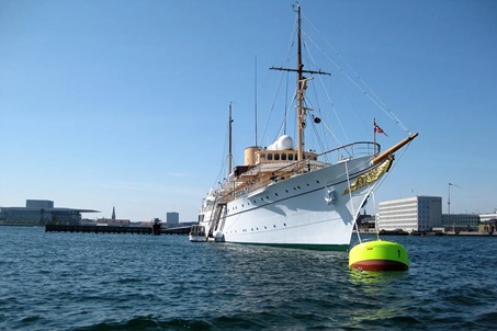 Cruise and yacht services